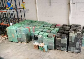 La Guardia Civil interviene más de 400.000 paquetes de contrabando de una conocida marca de tabaco en el puerto de Valencia