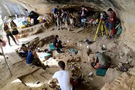 Nuevos hallazgos paleolíticos de hasta 35.000 años de antigüedad en el Abrigo de la Malia en Tamajón