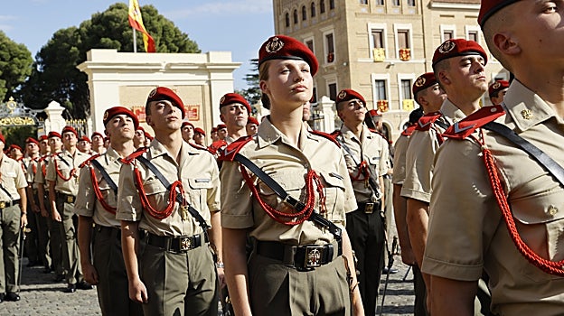 La Princesa Leonor en la ceremonia de entrega de sables en la Academia General Militar de Zaragoza