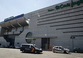 Varios encapuchados asaltan a mazazos El Corte Inglés del Campo de las Naciones