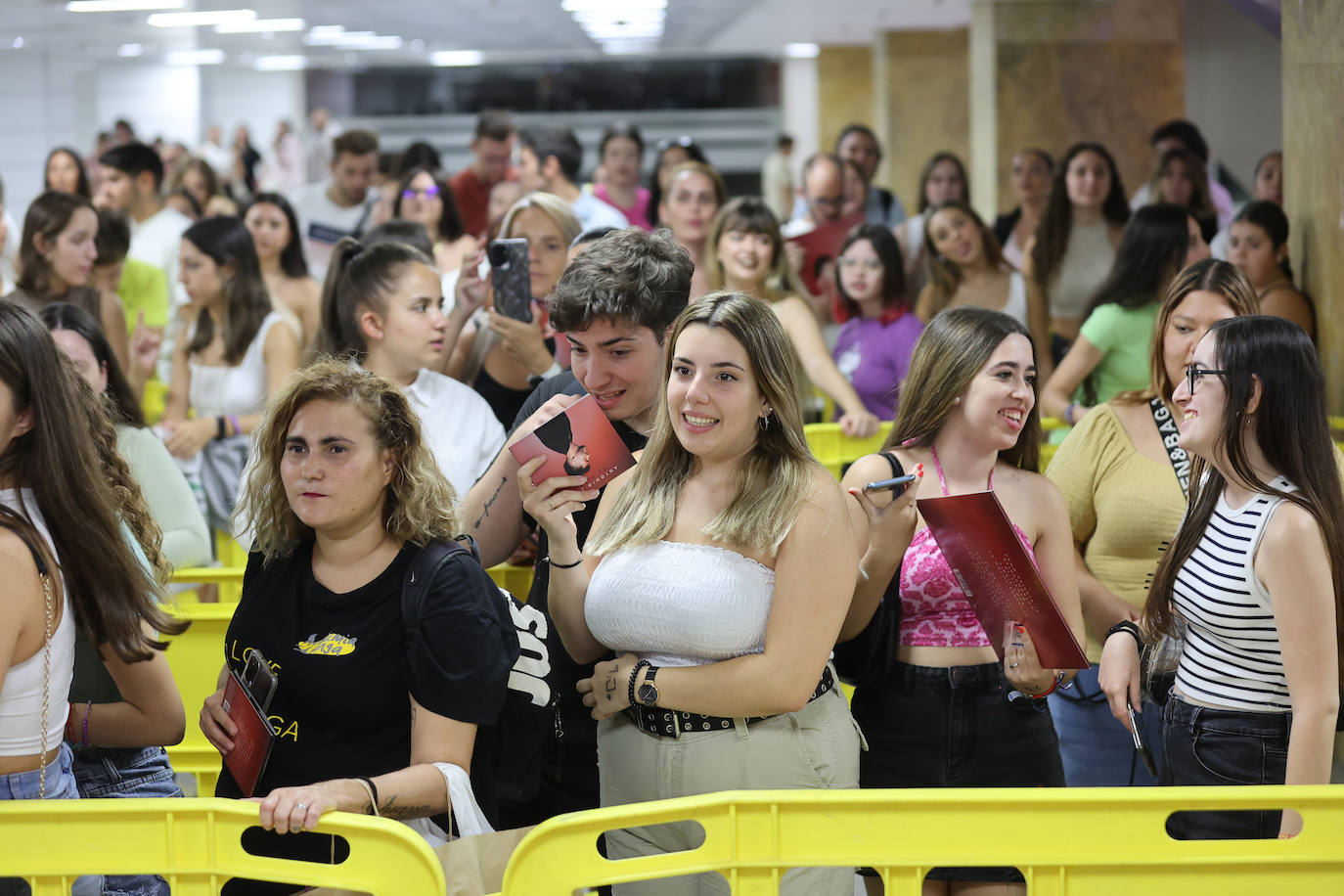 La concurrida firma de discos de Antonio José en Córdoba, en imágenes