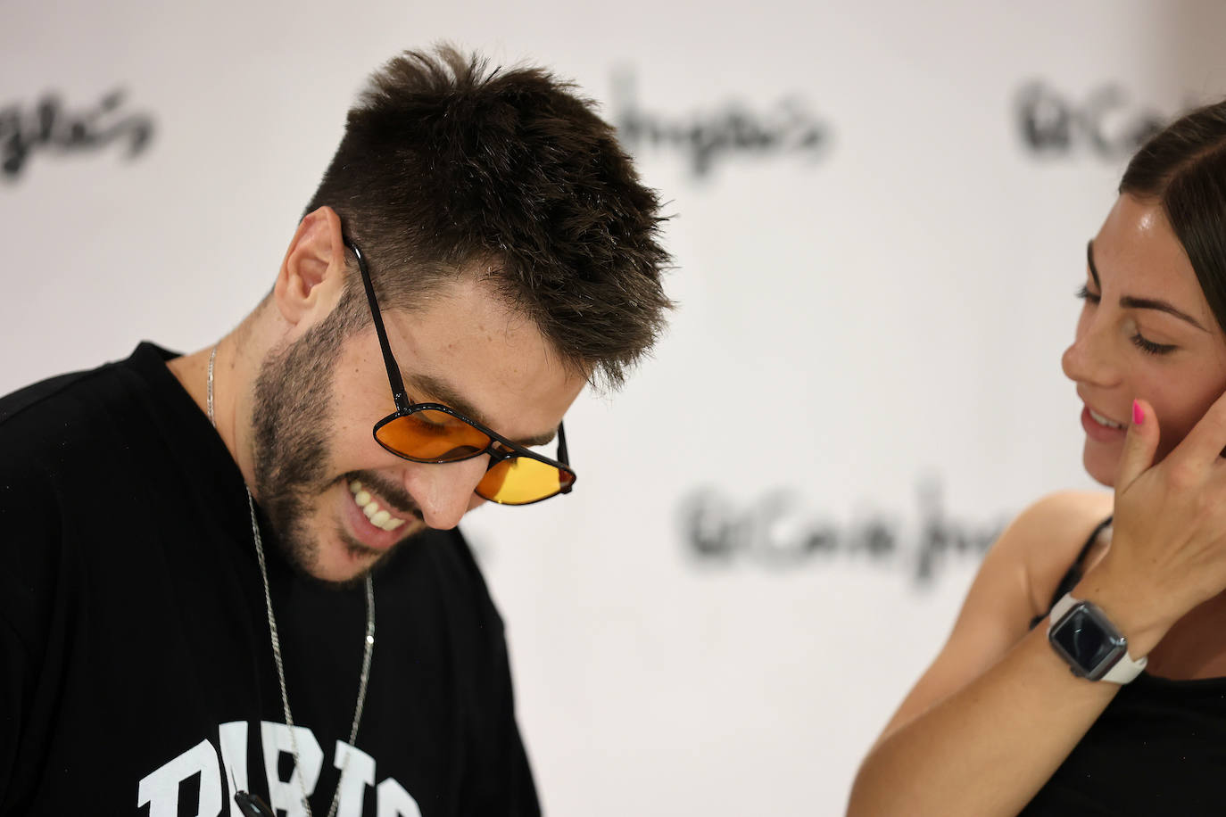 La concurrida firma de discos de Antonio José en Córdoba, en imágenes