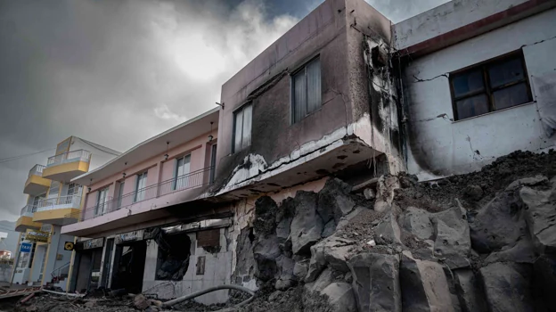 Destrucción en el cruce de La Laguna, donde se detuvo la lava