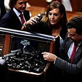 Los pinganillos convierten el Congreso en un circo