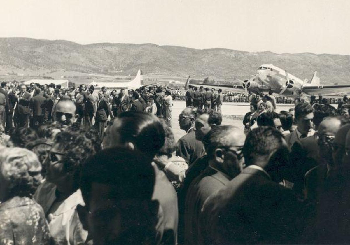 Imagen de la inauguración del aerouperto de Córdoba en 1958
