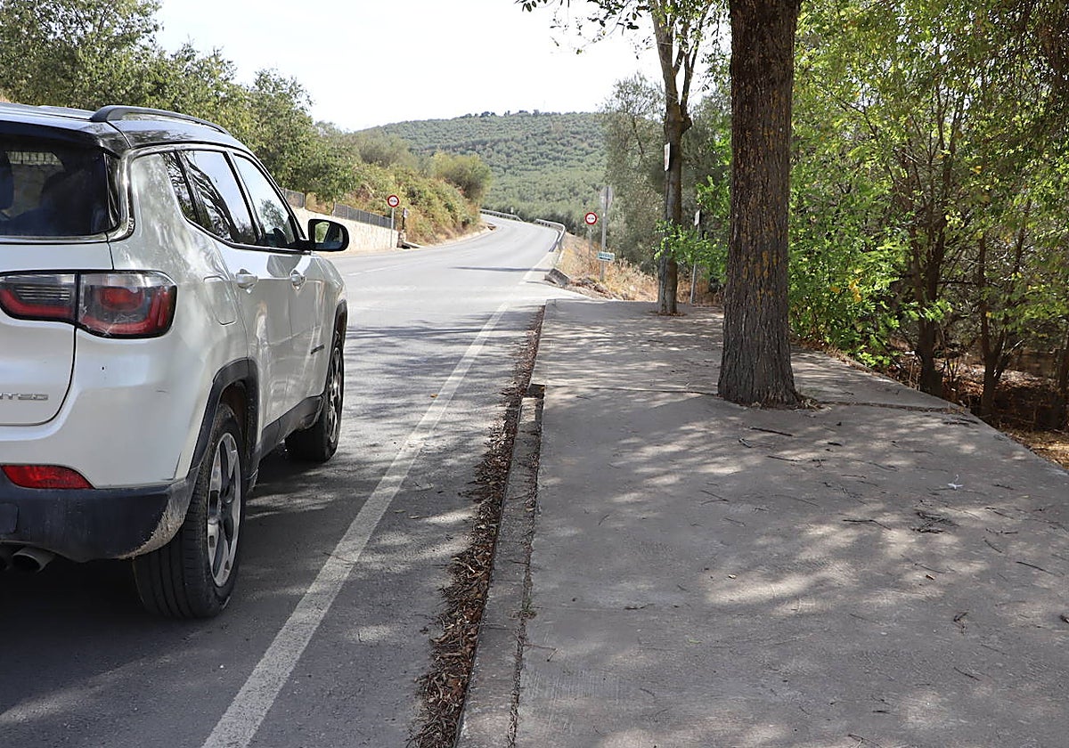 Carretera que conduce al Santuario de la Virgen de Araceli