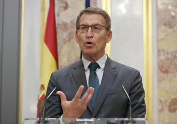Feijóo conversa con el socialista Page en medio de sus críticas a Sánchez por la posible amnistía
