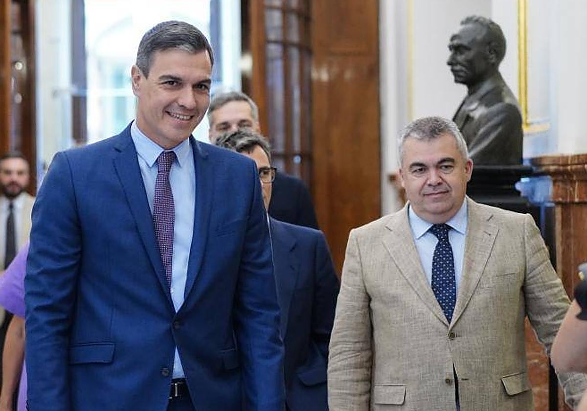 Pedro Sánchez junto a Santos Cerdán