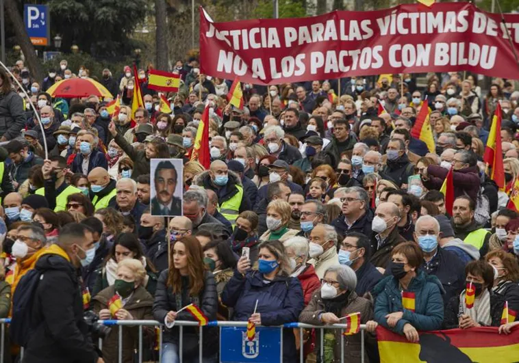 Manifestación contra el acercamiento de presos de ETA a las prisiones del País Vasco en la madrileña Plaza de Colón en marzo del año pasado