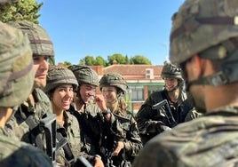 La Princesa celebra como una cadete más su primer mes en la Academia