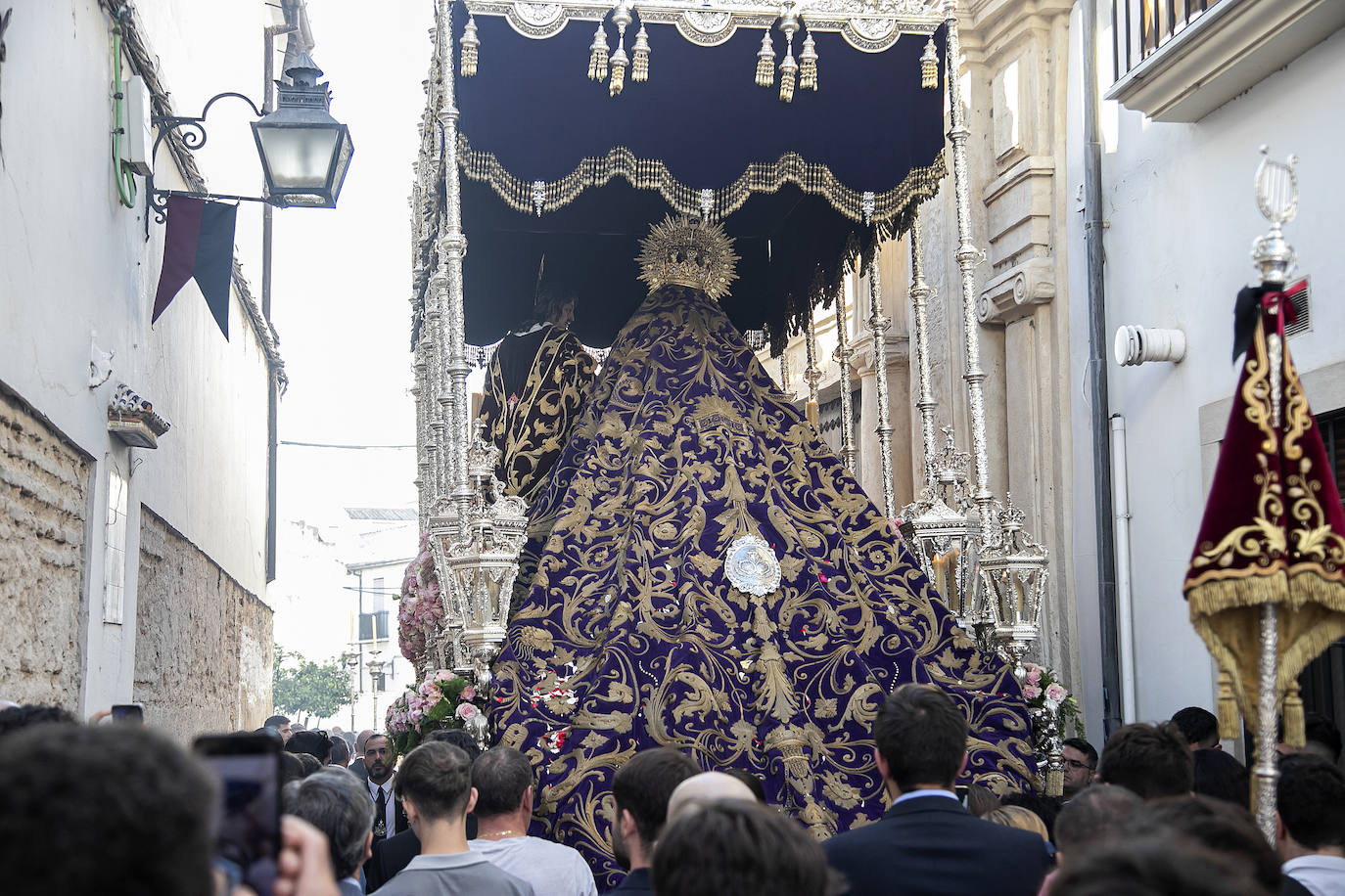 Fotos: la pletórica procesión extraordinaria de la Virgen de los Desamparados en Córdoba
