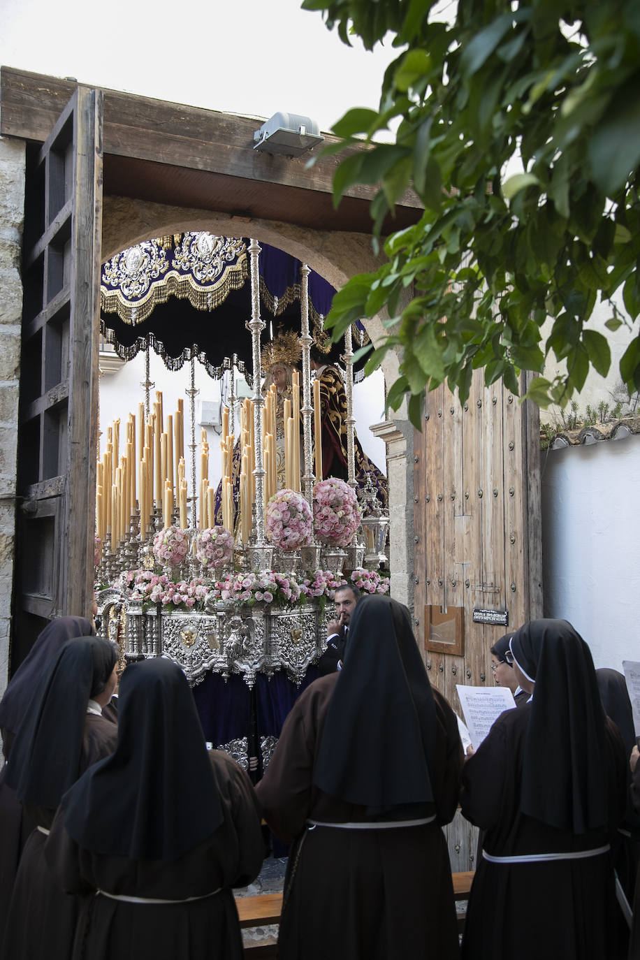 Fotos: la pletórica procesión extraordinaria de la Virgen de los Desamparados en Córdoba