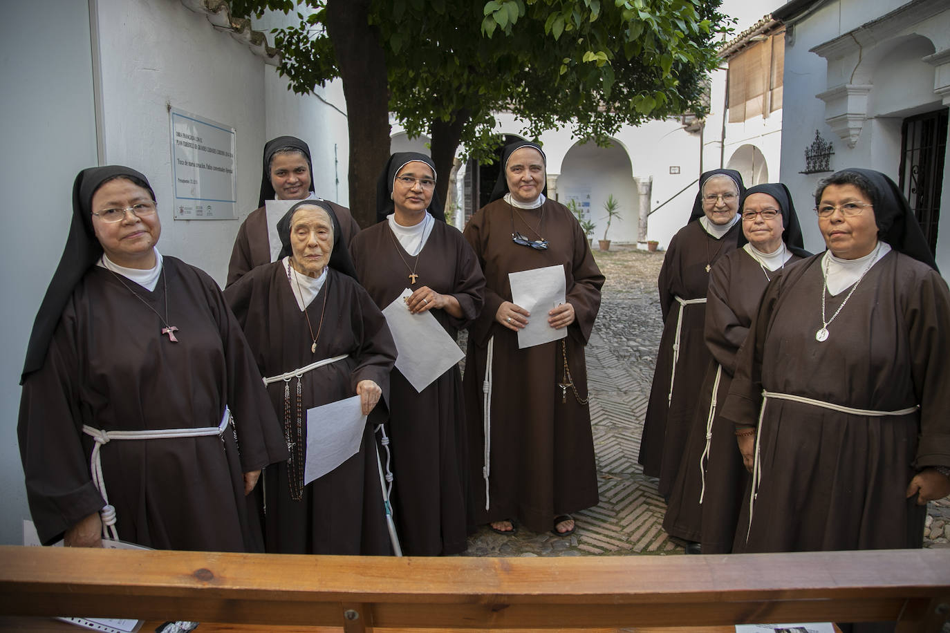 Fotos: la pletórica procesión extraordinaria de la Virgen de los Desamparados en Córdoba