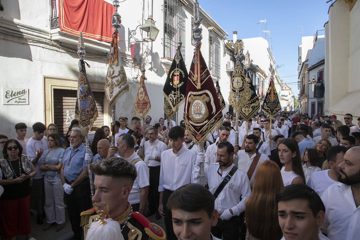 Fotos: la pletórica procesión extraordinaria de la Virgen de los Desamparados en Córdoba