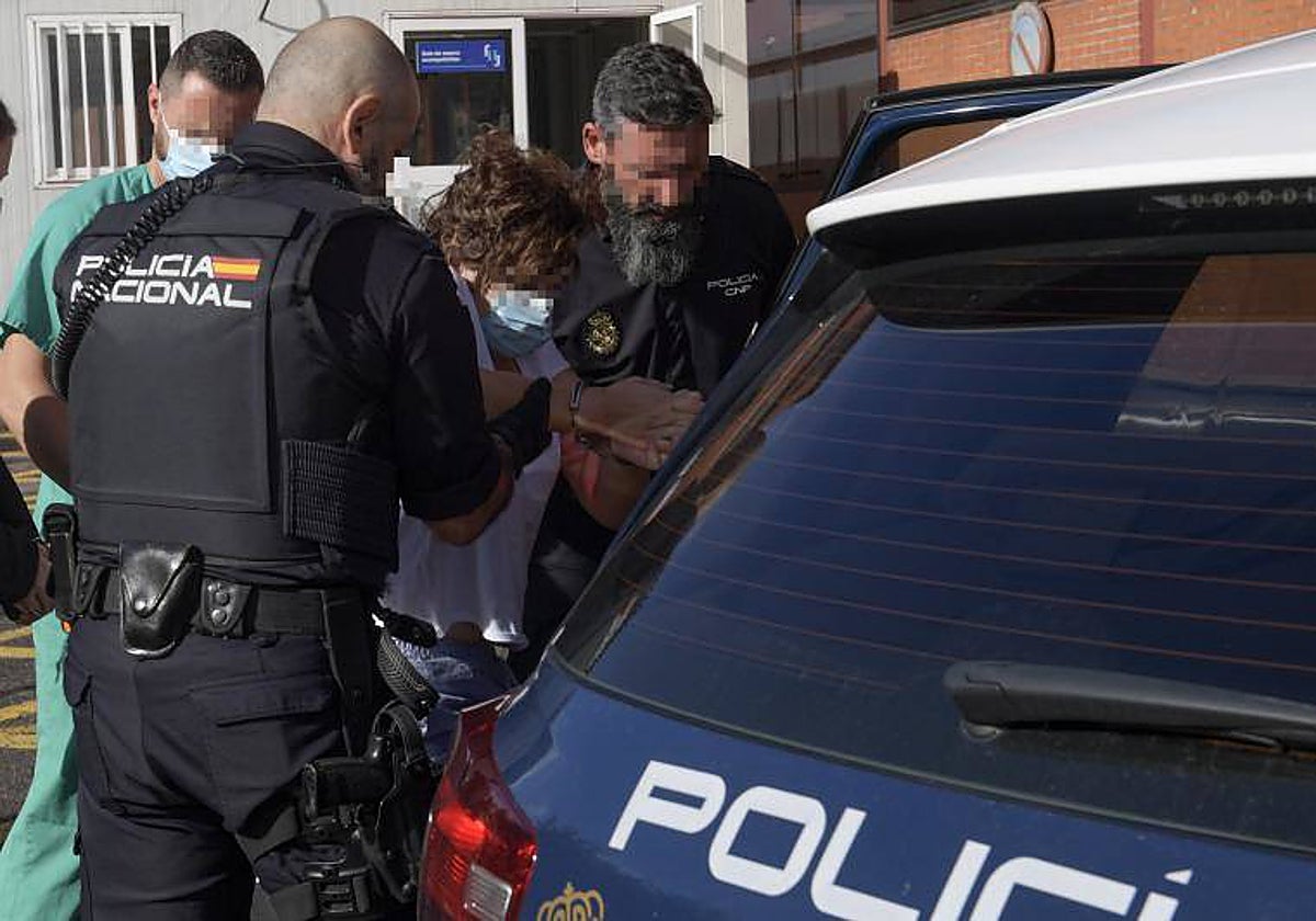 Imagen de archivo del día en que la madre fue trasladada a comisaría para declarar