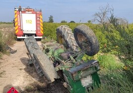 Un hombre muere atrapado debajo de su tractor tras sufrir un vuelco en Alicante
