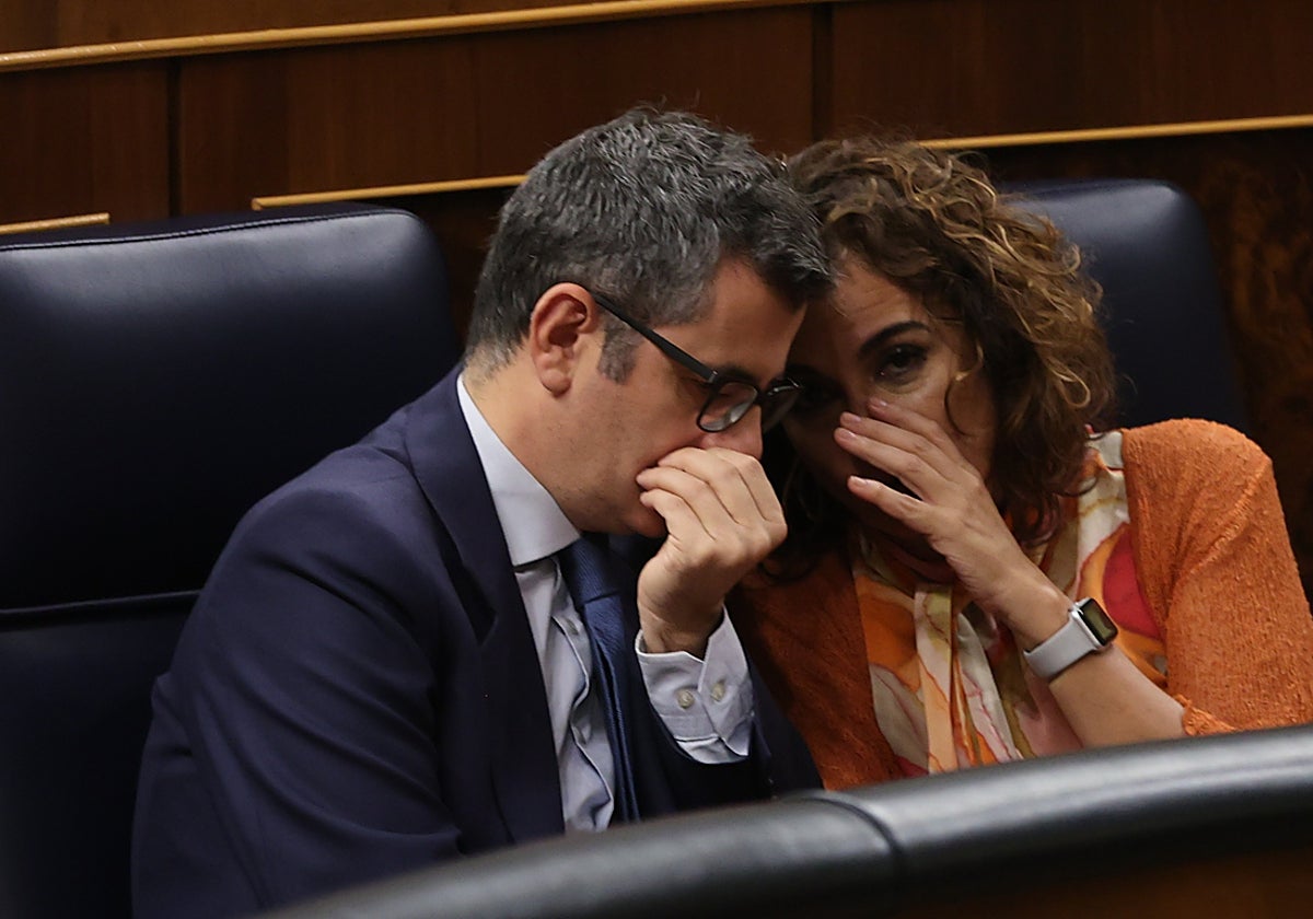 El ministro de Presidencia, Félix Bolaños, y la portavoz del Ejecutivo, Isabel Rodríguez, en el Congreso