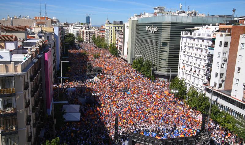 La plaza de Felipe II ha quedado a rebosar y las calles aledañas también estaban llenas de gente