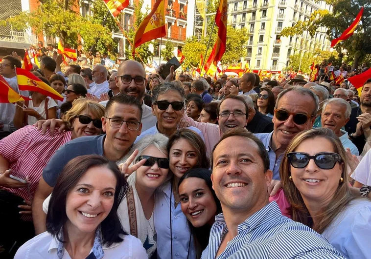 Carlos Velázquez, con militantes y compañeros del PP de Toledo