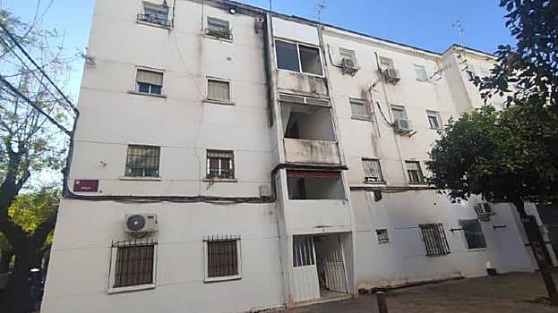 Imagen de bloques de la calle Añora, donde se encuentra el piso más barato en el portal Haya