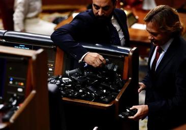 El Congreso contará con 12 traductores en remoto para seguir el debate de investidura de Feijóo
