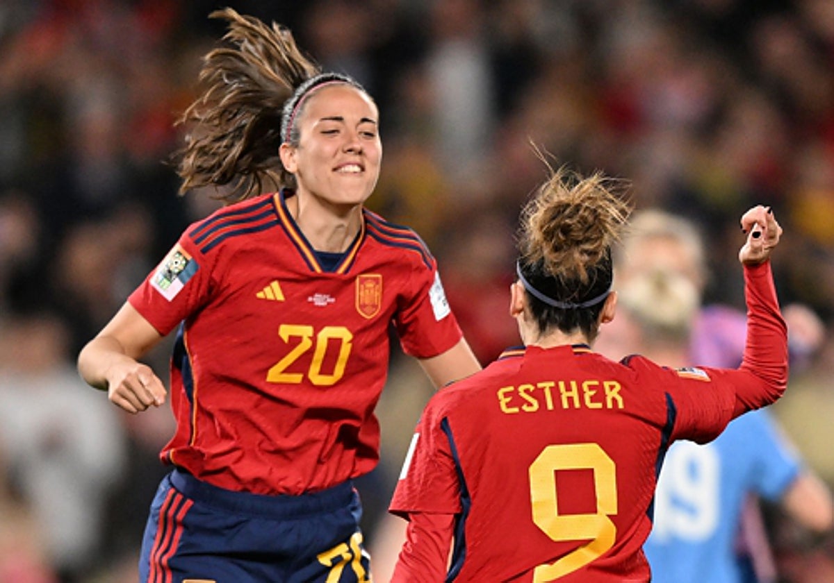Rocío Gálvez celebra el Mundial junto a Esther, de la selección española
