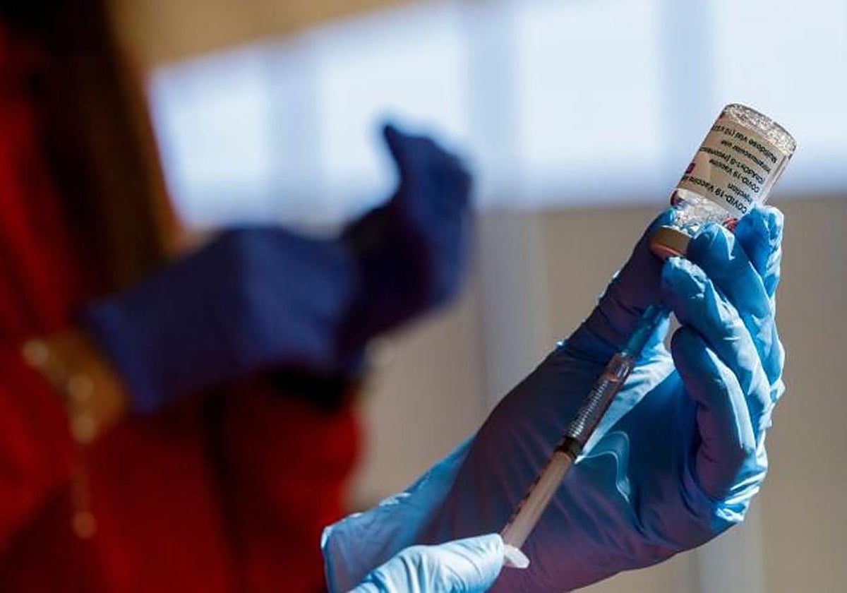 La dosis de refuerzo del Covid se recomienda a los más vulnerables y personal sanitario