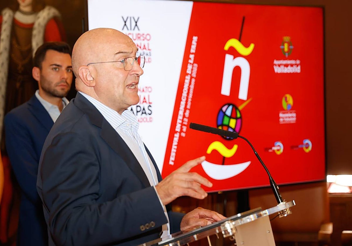 Jesús Julio Carnero, alcalde de Valladolid en la presentación de la XIX edición del Concurso Nacional de Pinchos y Tapas y el VII Campeonato Mundial de Tapas de Ciudad de Valladolid 