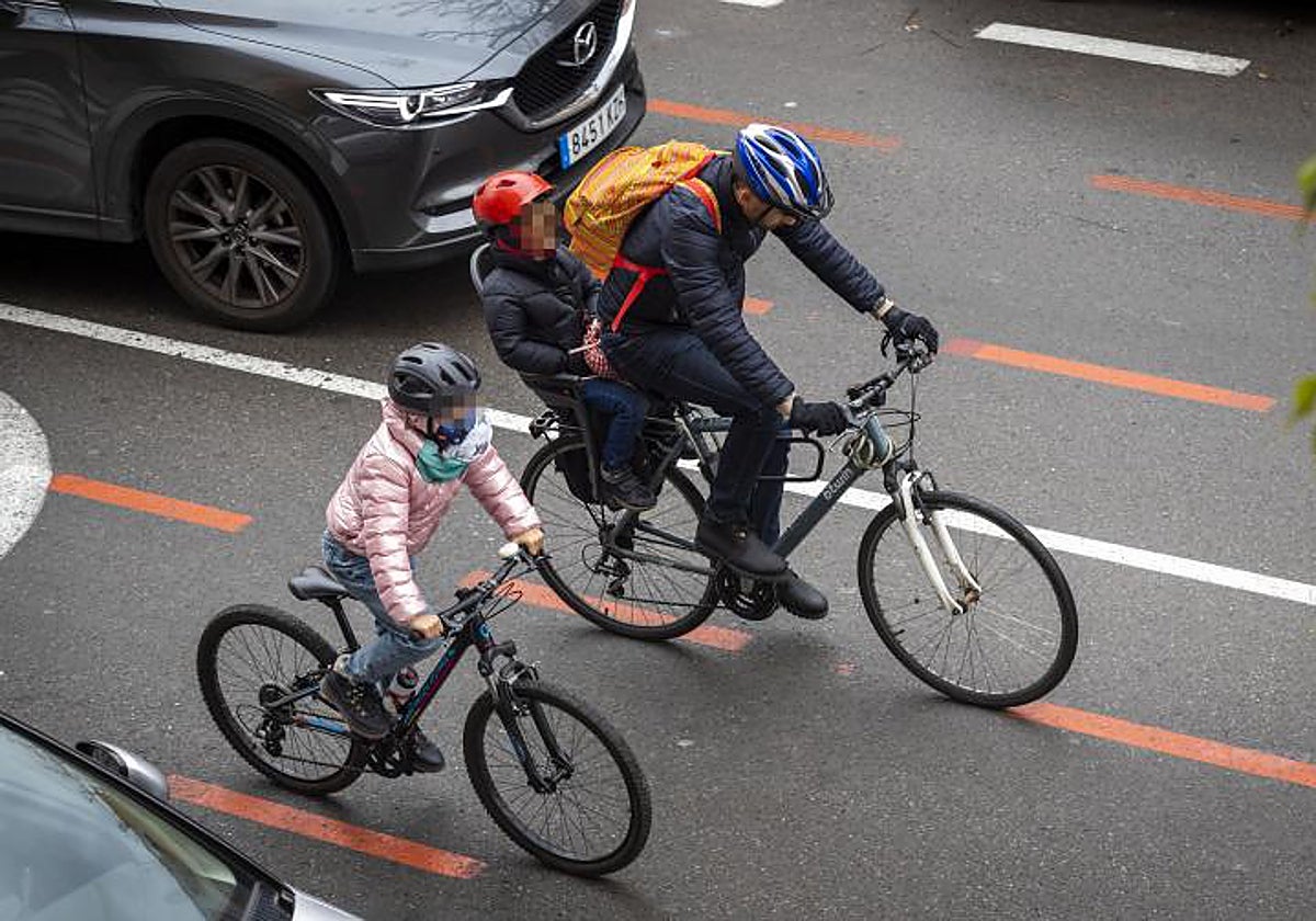 Escolares acuden a un centro educativo en la Comunidad Valenciana.