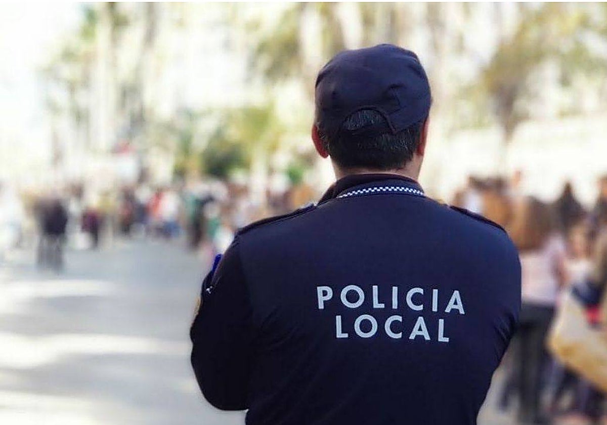 Imagen de archivo de un agente de la Policía Local de Elche