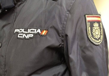 Entregan a la Policía 2.160 euros y un décimo de lotería que se encontraron en el suelo de un bar de Valladolid