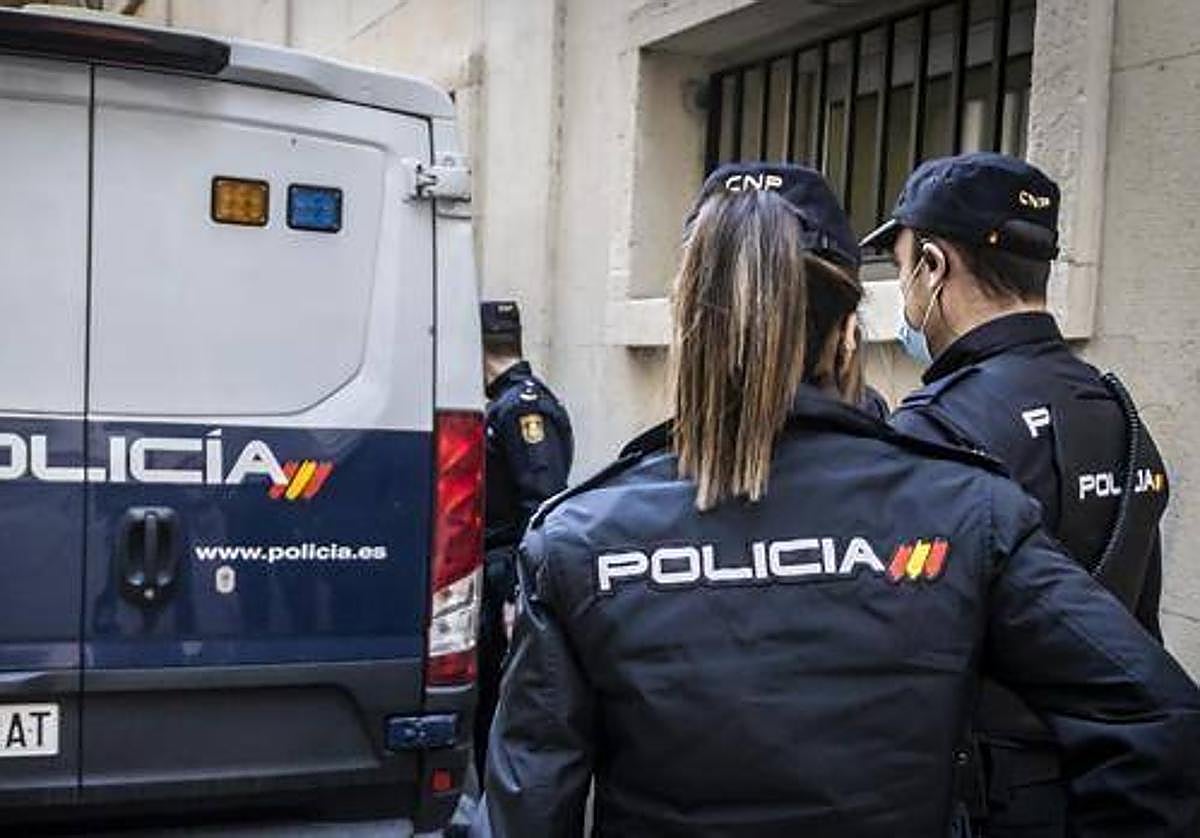 Agentes de la Policía Nacional en una intervención