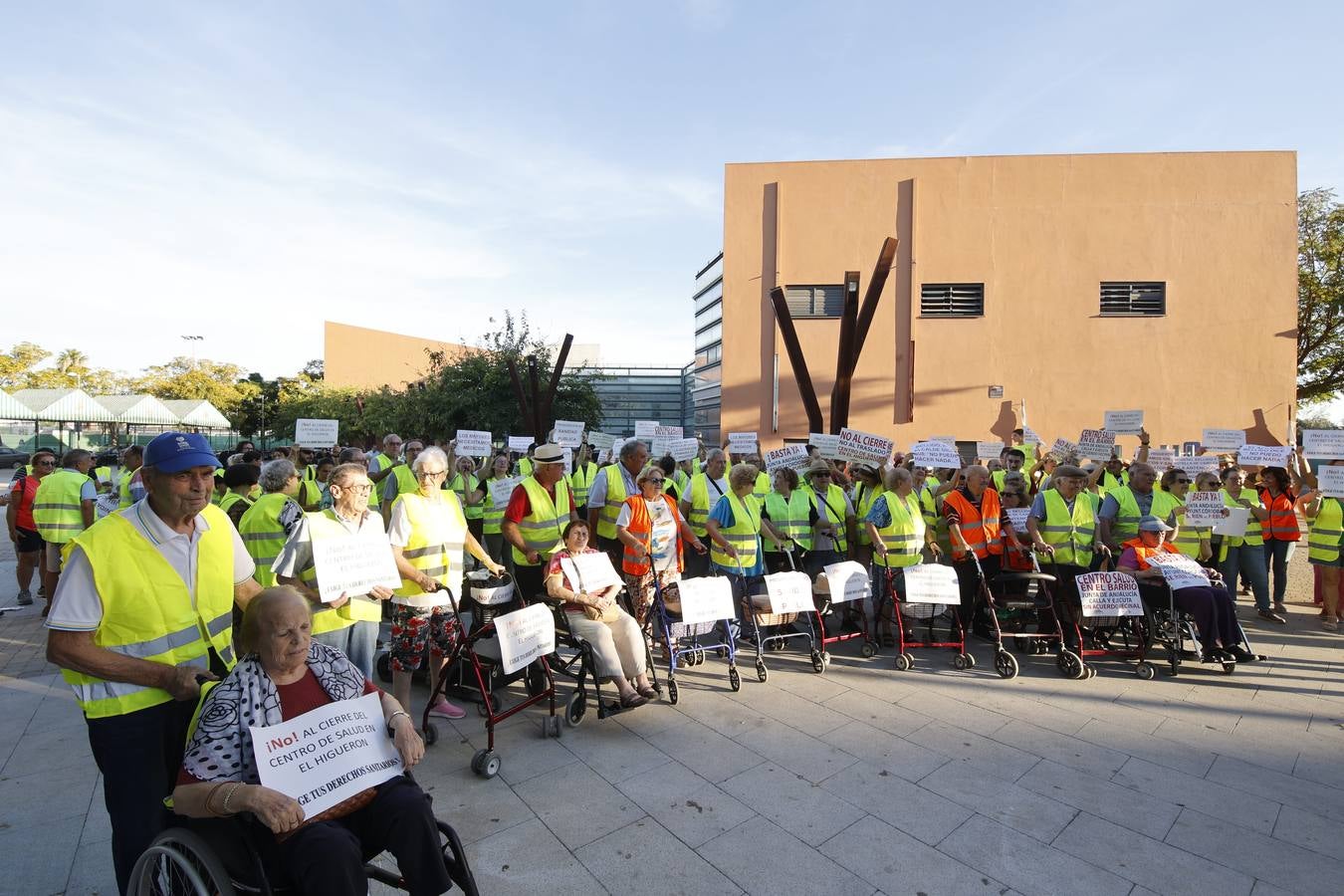 Fotos: Vecinos de El Higuerón piden una consulta de salud provisional