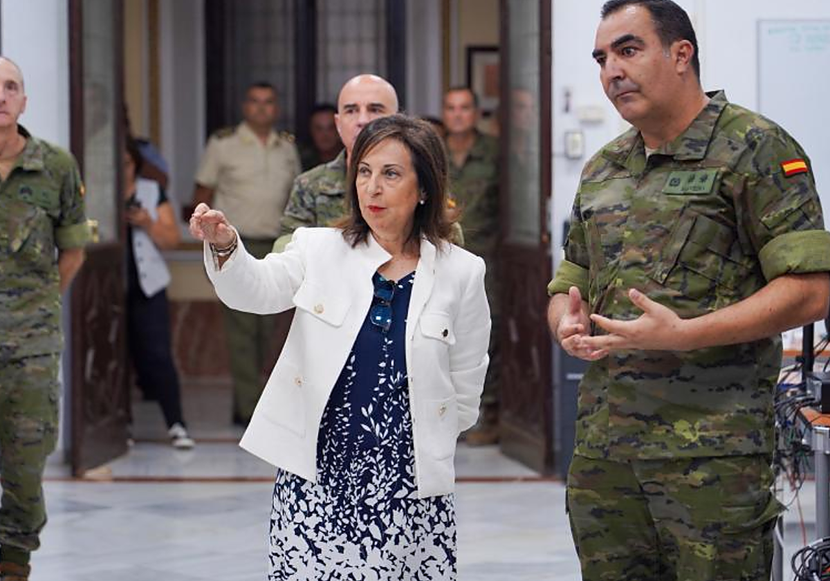 Margarita Robles visita el Cuartel general de Fuerza Terrestre del Ejército de Tierra