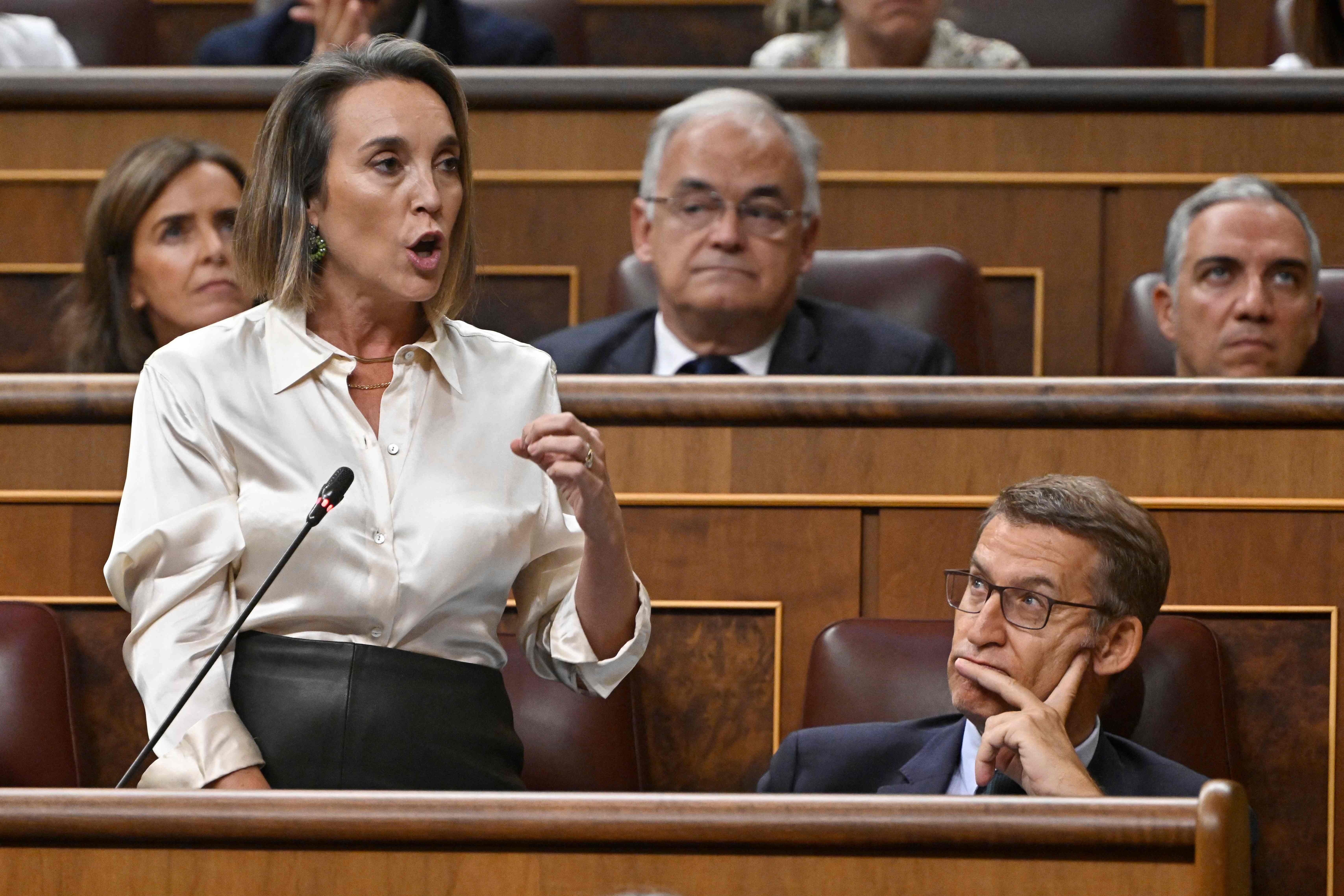 la portavoz del PP, Cuca Gamarra, durante la segunda votación parlamentaria para elegir al próximo primer ministro de España