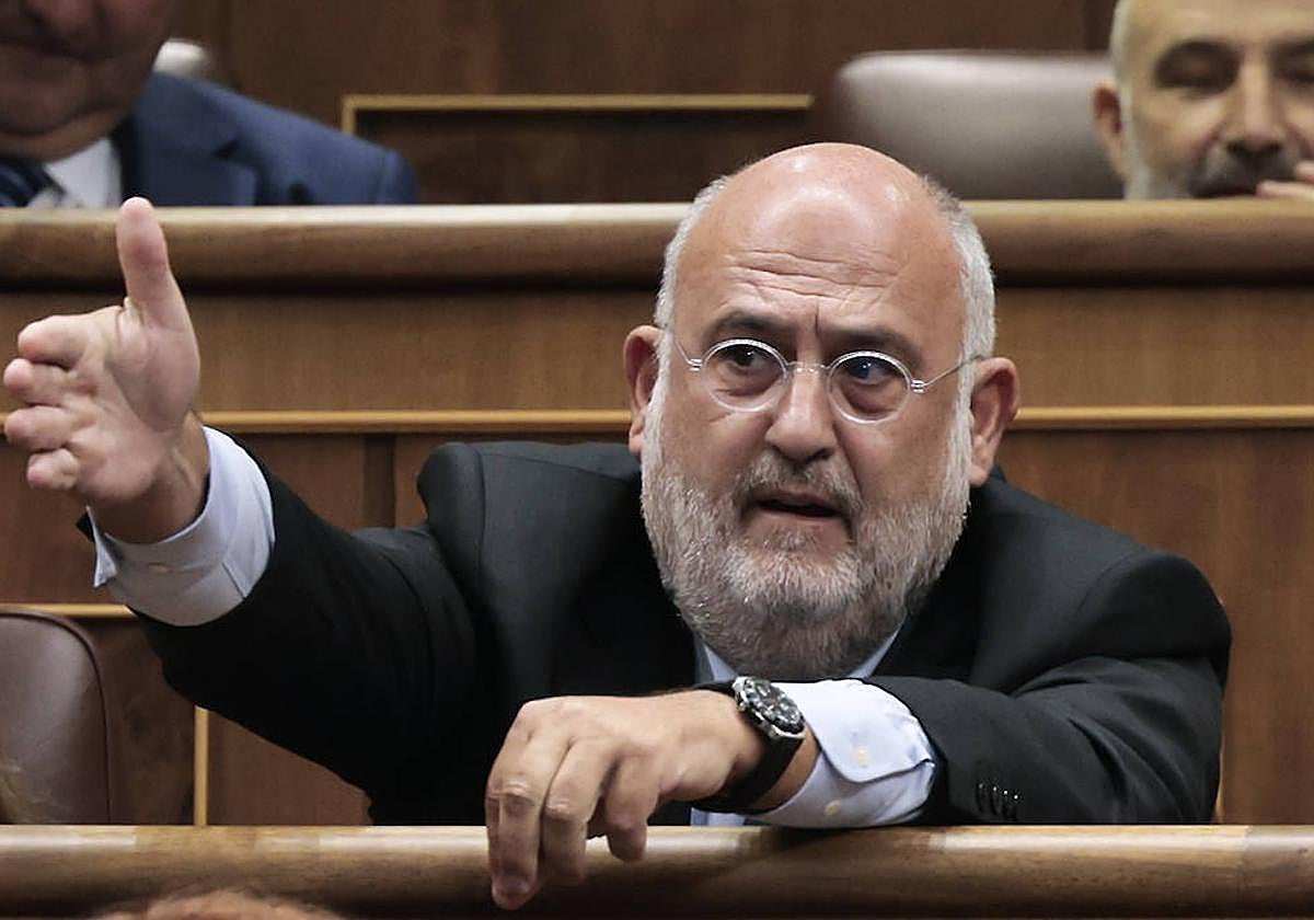 Eduard Pujol, durante su voto