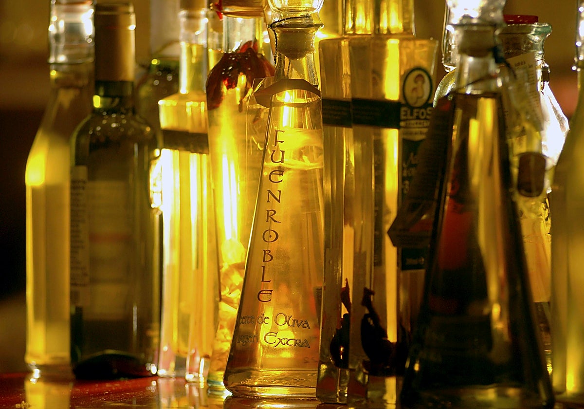 Botellas de aceite de oliva virgen extra