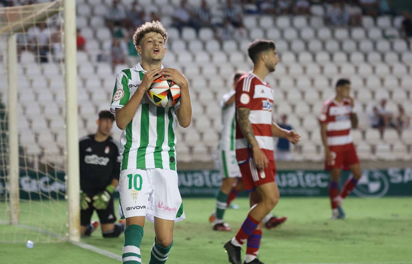 Fotos: El cómodo triunfo del Córdoba CF ante el Recreativo Granada