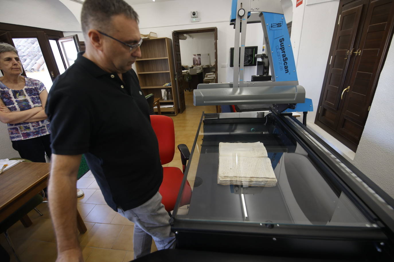 Fotos: Así se trabaja en las entrañas del Archivo Histórico de Córdoba