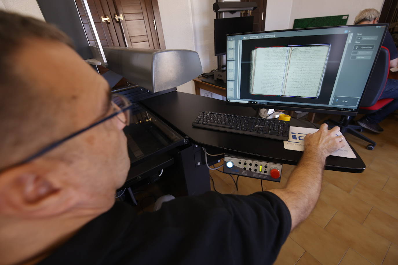 Fotos: Así se trabaja en las entrañas del Archivo Histórico de Córdoba