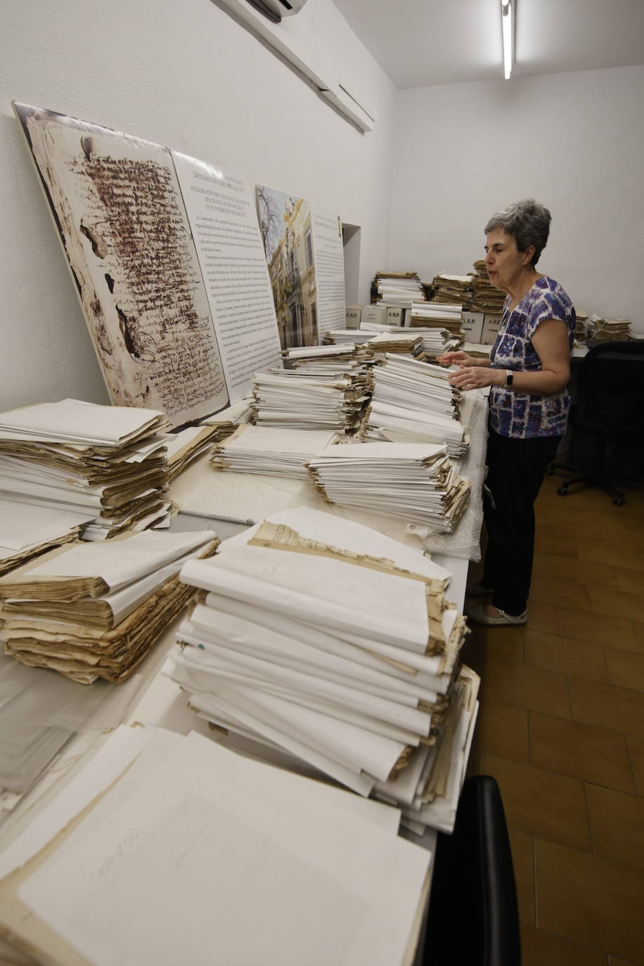 Fotos: Así se trabaja en las entrañas del Archivo Histórico de Córdoba