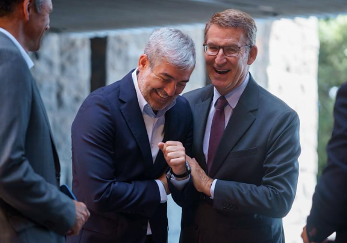 El presidente de Canarias, Fernando Clavijo, y el presidente del PP, Alberto Núñez Feijóo, tras la reunión en Tenerife