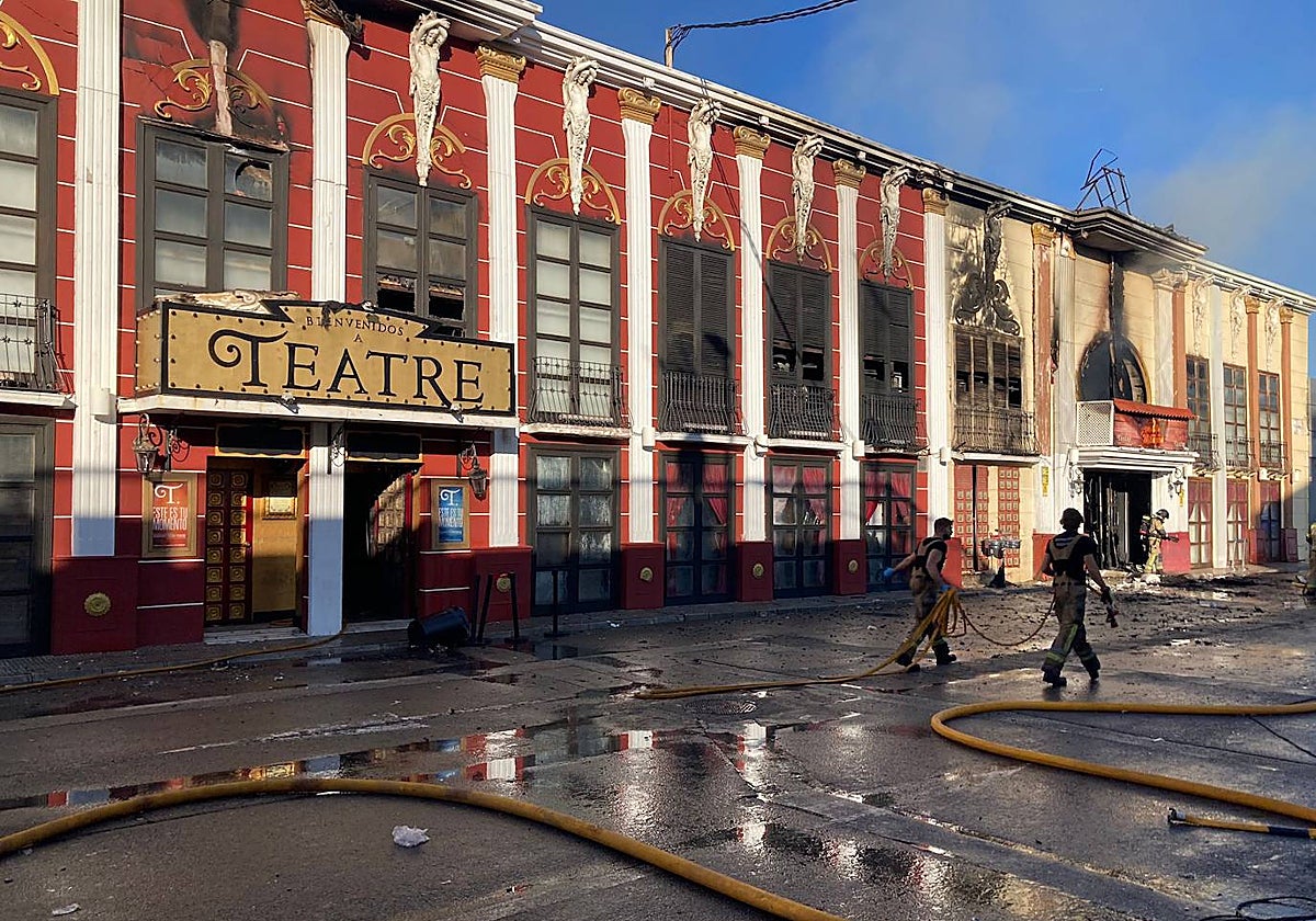 La fachada de la discoteca incendiada en Murcia