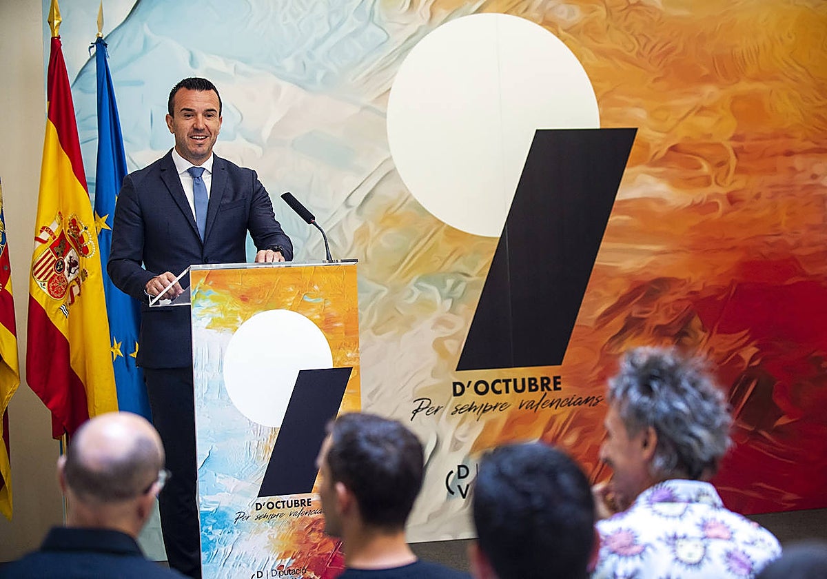 Imagen del presidente de la Diputación de Valencia, Vicent Mompó, en la presentación de los actos del 9 d'Octubre