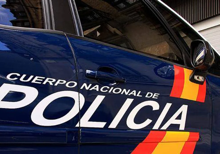 Detenido un hombre de 74 años por agredir sexualmente a una mujer de 40 en un banco, en plena calle