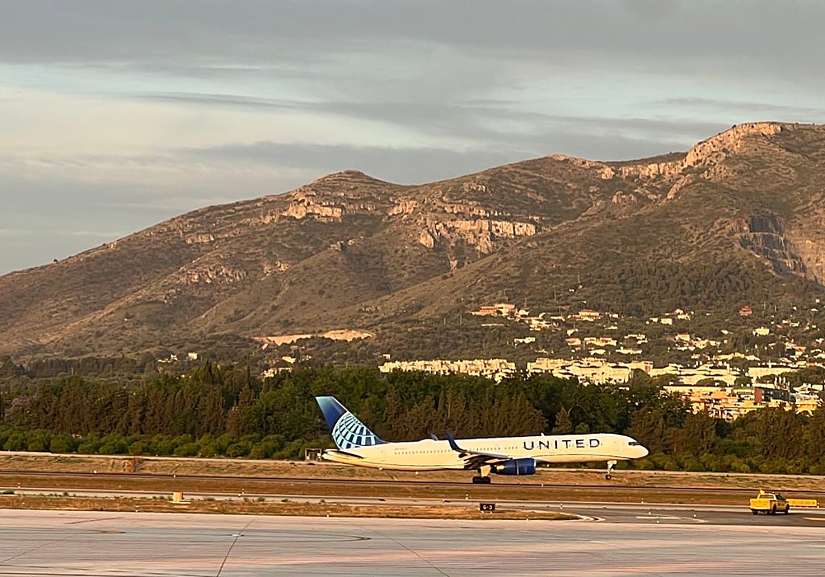 Llegada del avión de United desde Nueva York al aeropuerto de Málaga