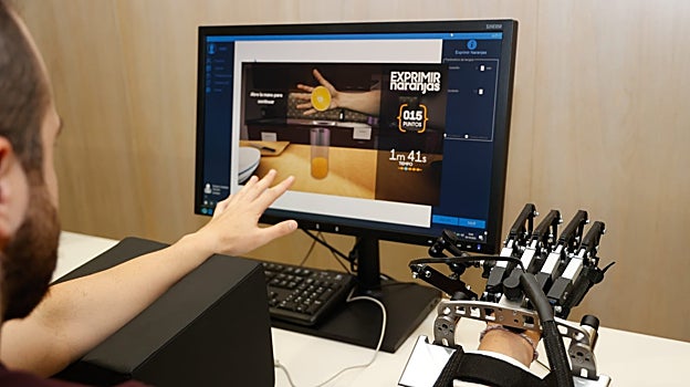 El robot que devuelve la movilidad de las manos en pacientes con secuelas del Covid