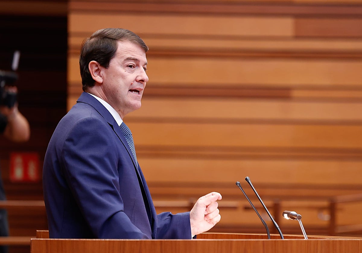 El presidente de la Junta, Alfonso Fernández Mañueco, durante el debate del estado de la Comunidad
