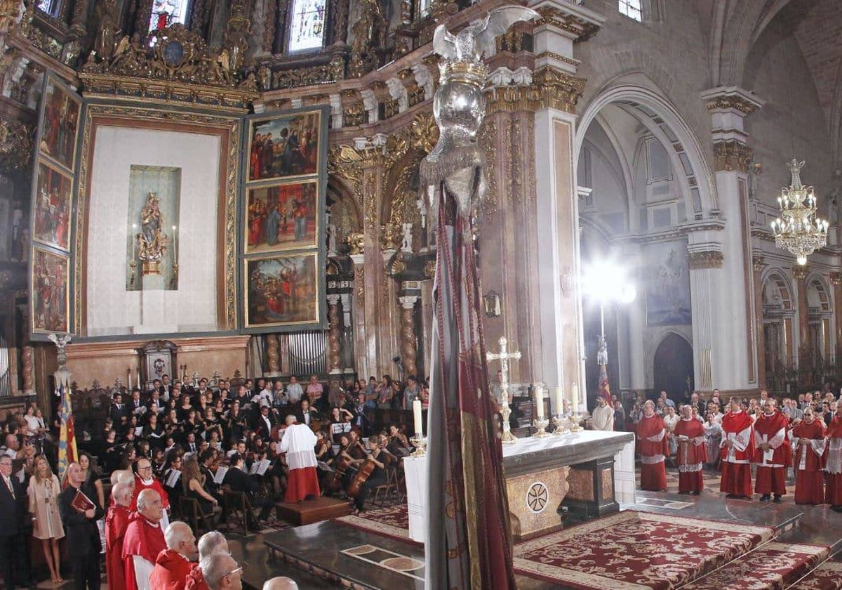 Imagen de archivo del solemne Te Deum en la Catedral  con la Reial Senyera