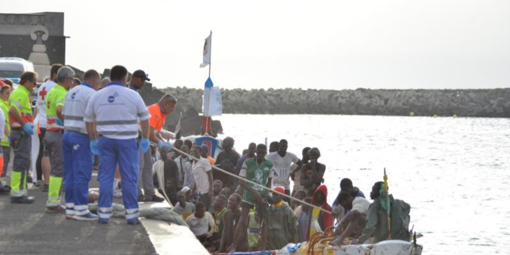 El Hierro recibe más de 1.150 inmigrantes en apenas 48 horas El Hierro recibe más de 1.150 inmigrantes en apenas 48 horas